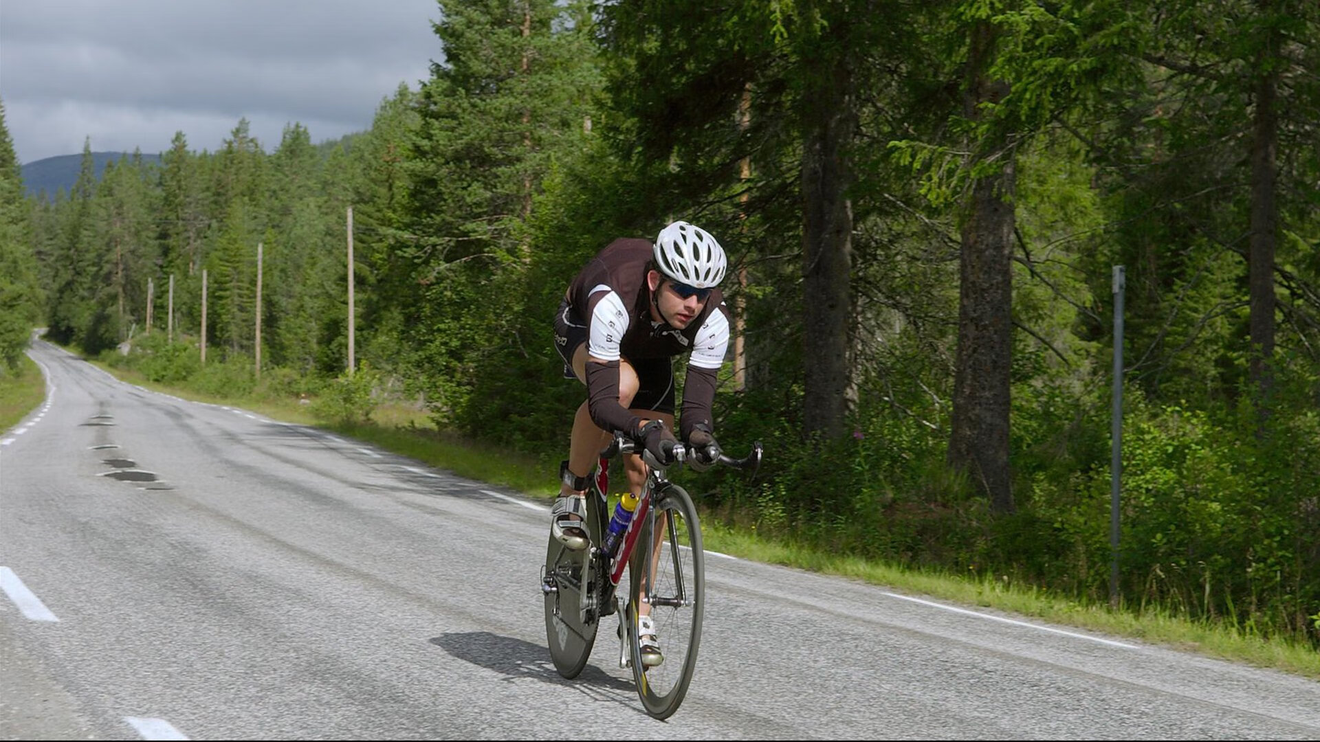 马修·图穆亚在比赛中的关键表现让袋鼠队掌控比赛节奏